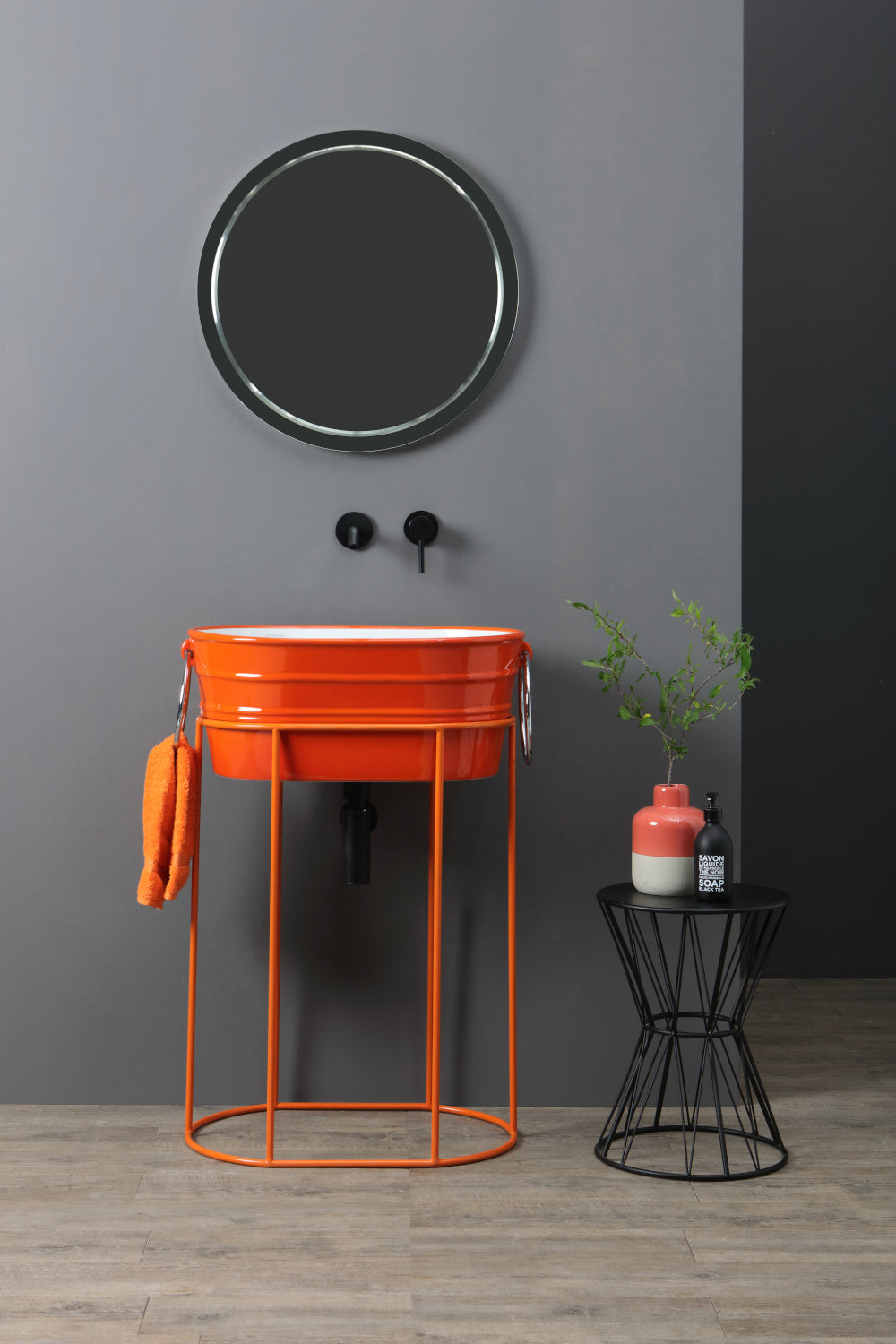 COMPOSIZIONE TINOZZA E STRUTTURA ARANCIO ENERGIA